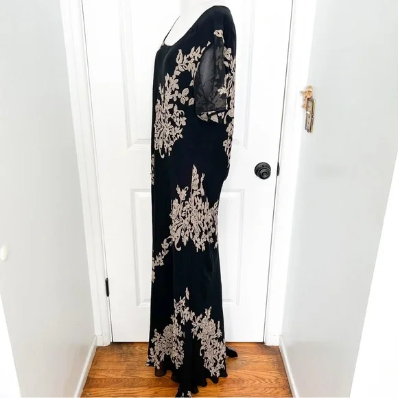 Vintage Black Maxi Dress with Beige Floral Pattern and Black Beaded Accents - Picture 3 of 6